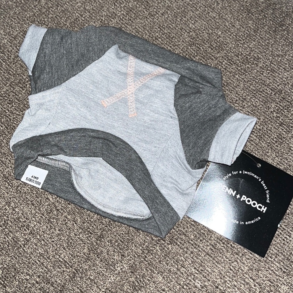 NWT! Penn+Pooch The Kellan Gray + Rose Stitch Dog shirt